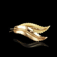 Load image into Gallery viewer, Vintage 18K Gold Feather Brooch with Twin Textured Design