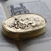 Load image into Gallery viewer, Antique Georgian Silver Gilt Snuff Box Scene of Venus - London 1810 - Artisan Antiques