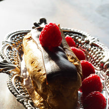 Load image into Gallery viewer, Antique Georgian Solid Silver Snuffer Tray with Exquisite Decorations - William Pitts 1815