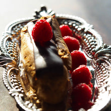 Load image into Gallery viewer, Antique Georgian Solid Silver Snuffer Tray with Exquisite Decorations - William Pitts 1815