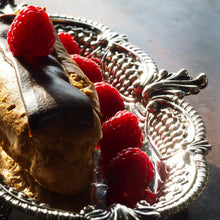 Load image into Gallery viewer, Antique Georgian Solid Silver Snuffer Tray with Exquisite Decorations - William Pitts 1815