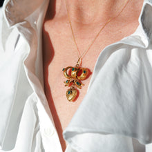 Load image into Gallery viewer, Antique Victorian Emerald 18ct Gold Bow Heart Pendant Necklace - c.1880