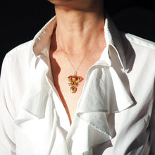 Load image into Gallery viewer, Antique Victorian Emerald 18ct Gold Bow Heart Pendant Necklace - c.1880