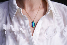 Load image into Gallery viewer, Vintage 9ct Gold Blue/Green Ammolite Pendant & Chain Necklace