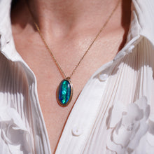 Load image into Gallery viewer, Vintage 9ct Gold Blue/Green Ammolite Pendant & Chain Necklace