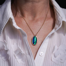 Load image into Gallery viewer, Vintage 9ct Gold Blue/Green Ammolite Pendant & Chain Necklace