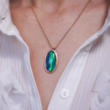 Load image into Gallery viewer, Vintage 9ct Gold Blue/Green Ammolite Pendant & Chain Necklace