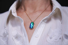 Load image into Gallery viewer, Vintage 9ct Gold Blue/Green Ammolite Pendant & Chain Necklace