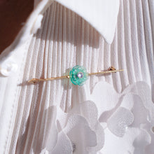 Load image into Gallery viewer, A Spectacular Chalcedony & Diamond 15ct Gold Brooch with Translucent Flower Design - 20th C.