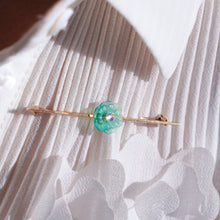 Load image into Gallery viewer, A Spectacular Chalcedony & Diamond 15ct Gold Brooch with Translucent Flower Design - 20th C.