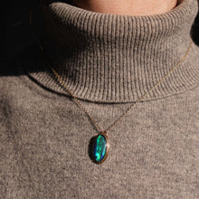 Load image into Gallery viewer, Vintage 9ct Gold Blue/Green Ammolite Pendant & Chain Necklace
