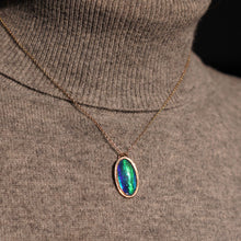 Load image into Gallery viewer, Vintage 9ct Gold Blue/Green Ammolite Pendant & Chain Necklace