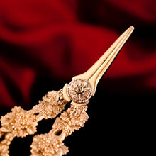 Load image into Gallery viewer, Antique Georgian Solid Silver Gilt Grape Shears/Scissors with Magnificent Vines - London 1830