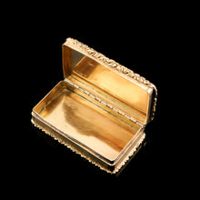 Load image into Gallery viewer, Antique Georgian Silver Gilt Snuff Box Battle Scene Top - John Bettridge 1829