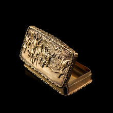Load image into Gallery viewer, Antique Georgian Silver Gilt Snuff Box Battle Scene Top - John Bettridge 1829