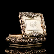 Load image into Gallery viewer, Antique Silver Gilt Table Snuff Box - Yapp & Woodward 1847