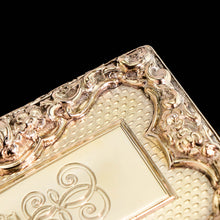 Load image into Gallery viewer, Antique Silver Gilt Table Snuff Box - Yapp & Woodward 1847