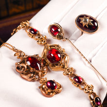 Load image into Gallery viewer, Antique Victorian 18ct Gold Garnet Cabochon Flower Bracelet - c.1840