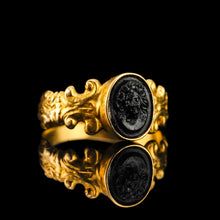 Load image into Gallery viewer, Antique Georgian/Victorian Cameo Ring Roman Style 18ct Gold - Early 19th Century