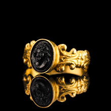 Load image into Gallery viewer, Antique Georgian/Victorian Cameo Ring Roman Style 18ct Gold - Early 19th Century