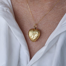 Load image into Gallery viewer, Antique Victorian 18K Gold Puffy Heart Necklace Pendant Locket - c.1890