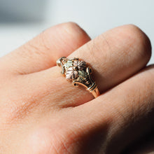 Load image into Gallery viewer, Tri-Colour Gold Ring with Foliate Motifs 9K Gold