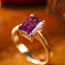 Load image into Gallery viewer, An 18K White Gold 'Emerald Cut' Amethyst Ring