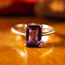 Load image into Gallery viewer, An 18K White Gold 'Emerald Cut' Amethyst Ring