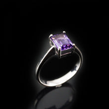 Load image into Gallery viewer, An 18K White Gold 'Emerald Cut' Amethyst Ring