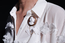 Load image into Gallery viewer, Antique Victorian 18ct Gold Shell Cameo Brooch with Figural Maenad/Bacchante - c.1860