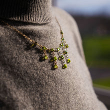 Load image into Gallery viewer, Vintage 9K Gold Peridot Cabochon Cascade Drop Necklace