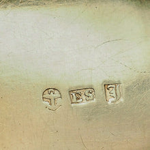 Load image into Gallery viewer, A Georgian Solid Silver Gilt Snuff Box with Spectacular Fox Hunting Scene - Edward Smith 1832 - Artisan Antiques