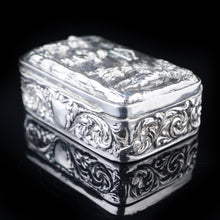 Load image into Gallery viewer, Antique High Relief Silver Snuff Box with Country Scene - Thomas Hayes 1897 - Artisan Antiques