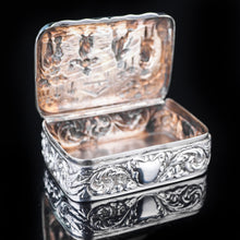 Load image into Gallery viewer, Antique High Relief Silver Snuff Box with Country Scene - Thomas Hayes 1897 - Artisan Antiques