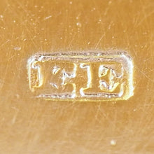 Load image into Gallery viewer, Antique English Solid Silver Historical Snuff Box - London 1845 - Artisan Antiques