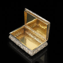 Load image into Gallery viewer, A Georgian Solid Silver Table Snuff Box - Thomas Spicer 1825 - Artisan Antiques