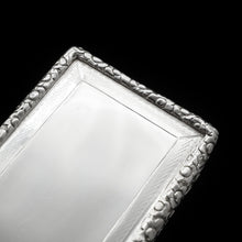 Load image into Gallery viewer, A Georgian Solid Silver Table Snuff Box - Thomas Spicer 1825 - Artisan Antiques