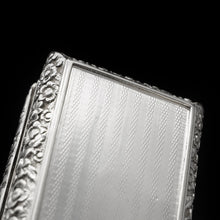 Load image into Gallery viewer, A Georgian Solid Silver Table Snuff Box - Thomas Spicer 1825 - Artisan Antiques