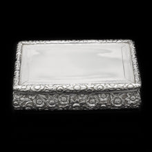 Load image into Gallery viewer, A Georgian Solid Silver Table Snuff Box - Thomas Spicer 1825 - Artisan Antiques