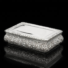 Load image into Gallery viewer, A Georgian Solid Silver Table Snuff Box - Thomas Spicer 1825 - Artisan Antiques