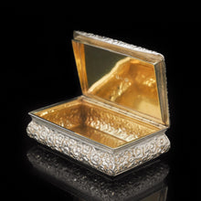 Load image into Gallery viewer, A Georgian Solid Silver Table Snuff Box - Thomas Spicer 1825 - Artisan Antiques