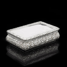 Load image into Gallery viewer, A Georgian Solid Silver Table Snuff Box - Thomas Spicer 1825 - Artisan Antiques