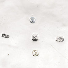 Load image into Gallery viewer, A Heavy Solid Silver Georgian Circular Box - John Hutson 1785 - Artisan Antiques