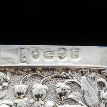 Load image into Gallery viewer, A Magnificent Solid Silver Hunting Scene Cheroot/Cigar Case - Yapp & Woodward 1854 - Artisan Antiques