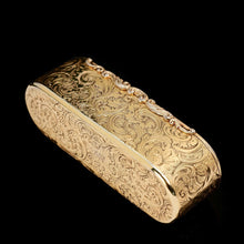 Load image into Gallery viewer, A Splendid Silver Gilt Snuff Box - Charles Rawlings & William Summers 1837 - Artisan Antiques