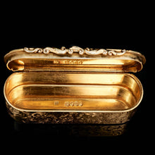 Load image into Gallery viewer, A Splendid Silver Gilt Snuff Box - Charles Rawlings & William Summers 1837 - Artisan Antiques
