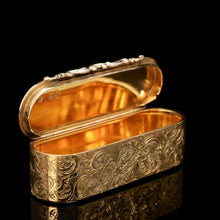 Load image into Gallery viewer, A Splendid Silver Gilt Snuff Box - Charles Rawlings & William Summers 1837 - Artisan Antiques