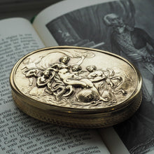 Load image into Gallery viewer, Antique Georgian Silver Gilt Snuff Box Scene of Venus - London 1810 - Artisan Antiques
