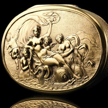 Load image into Gallery viewer, Antique Georgian Silver Gilt Snuff Box Scene of Venus - London 1810 - Artisan Antiques

