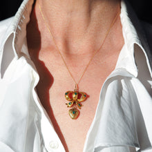 Load image into Gallery viewer, Antique Victorian Emerald 18ct Gold Bow Heart Pendant Necklace - c.1880

